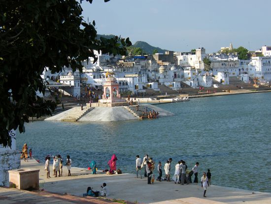 Tempel im heiligen See