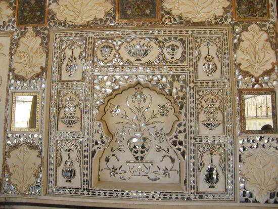 ein Teil der Spiegelwand