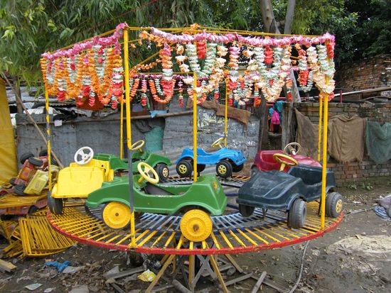 Rummel vor Tulsi Manas Tempel