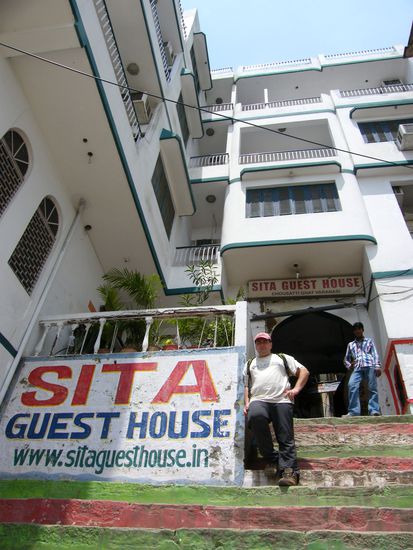 unser Guesthouse vom Ganges aus gesehen