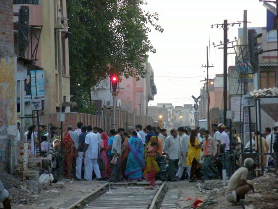 Stau am Bahnübergang