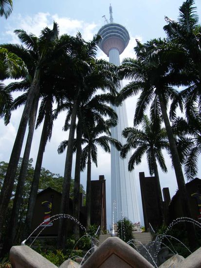 der KL Tower von unten