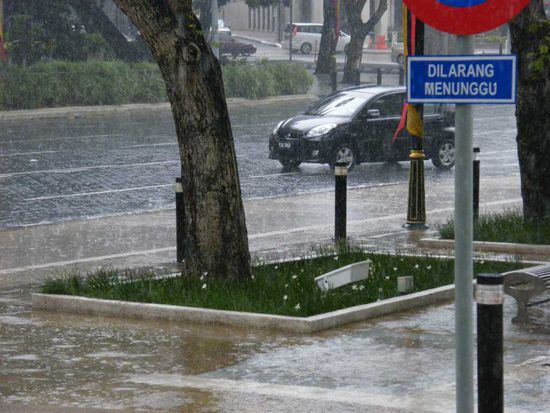 kurz und schmerzlos, das tägliche 14:00 Uhr Gewitter ...
