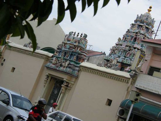 indischer Tempel ... na fällt irgend jemanden was auf????