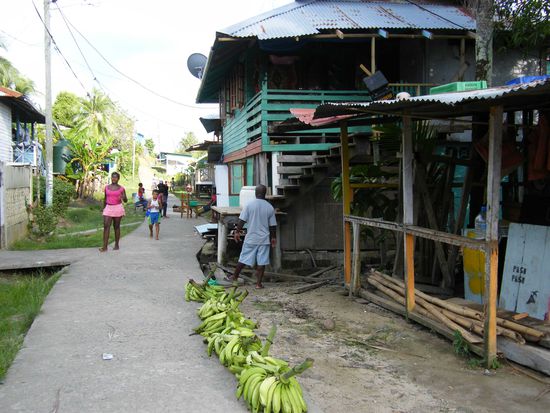 die Mainstreet in Old Banks of Bastimentos