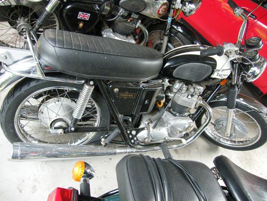 eine Tiger 650 ... Baujahr um 1971 ...