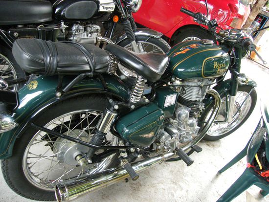 und eine Enfield ... die soll sich wirklich vom feinsten fahren...