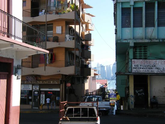 das alte mit Blick aufs Neue ... in Panama Stadt
