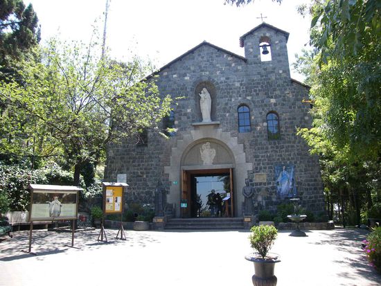 die dazu passende Kapelle