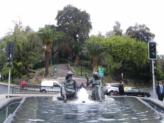 der Eingang vom Park ...