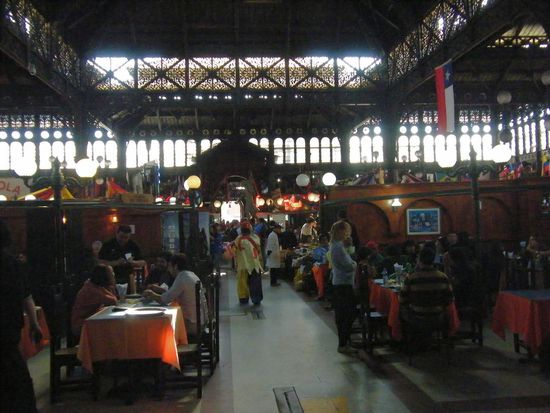 im Mercado Central ... man soll dort wohl sehr gut und günstig essen können. Ausprobiert haben wir es nicht.