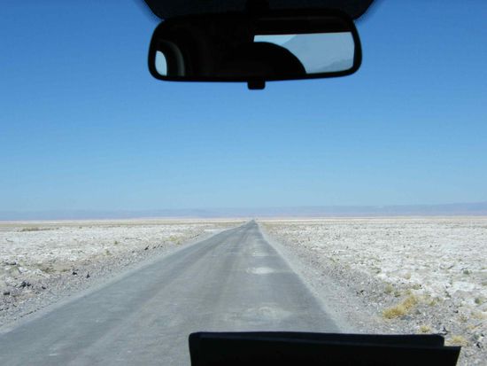 die Strasse in den Salzsee ...