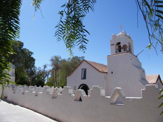 die Kirche von aussen.