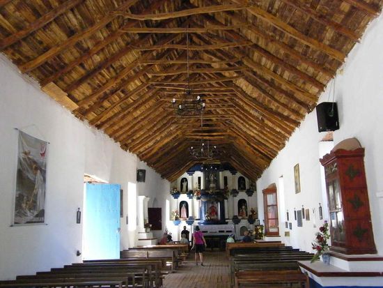 und von Innen. Das Dach ist übrigens aus Kaktusholz.