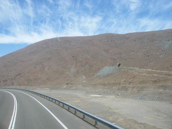 sach ich doch ... aber man beachte das Loch da im Hügel ...