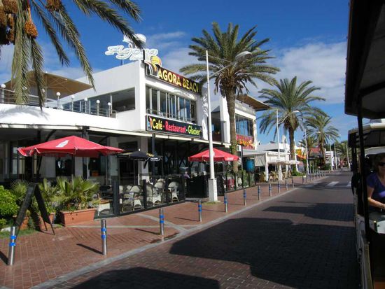 die Strandpromenade ...