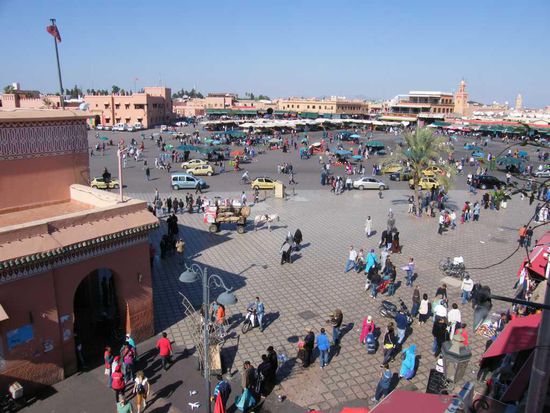 der Djemma el Fna tagsüber ... kaum was los da.