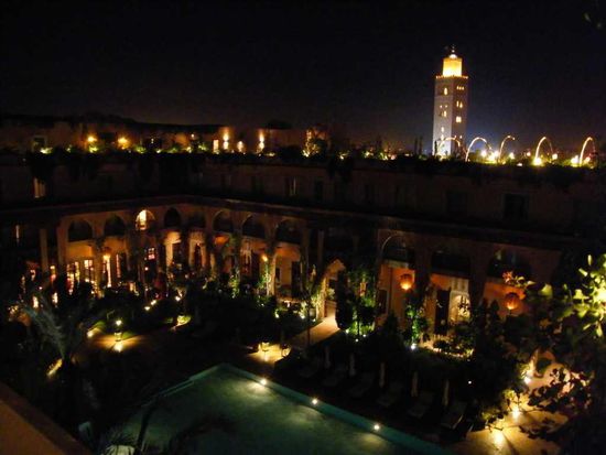 der Innenhof vom indischen Restaurant und Hotel