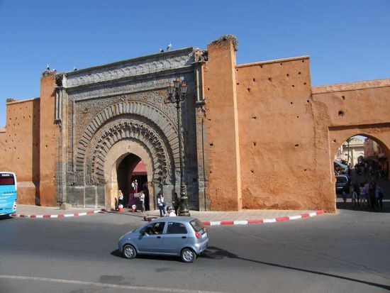 das schönste Eingangstor zu den vielen Souks ... Bab Agnaou und zum Kasbah Viertel