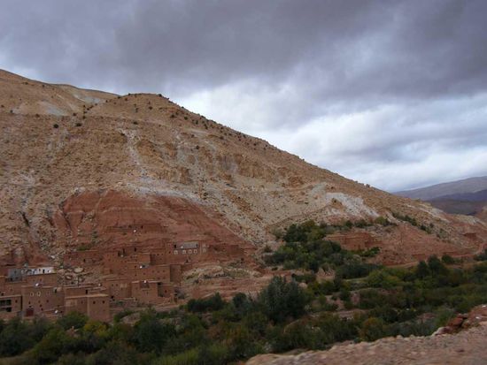 da klebt wieder ein Dorf am Berg ...