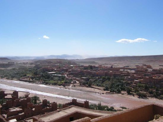 das neue Dorf mit Blick in den Hohen Atlas