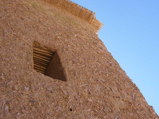 Lehmwände im alten Dorf