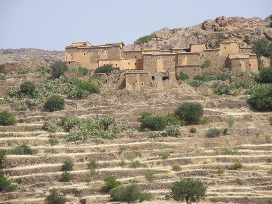 kleines Dorf am Wegesrand ...