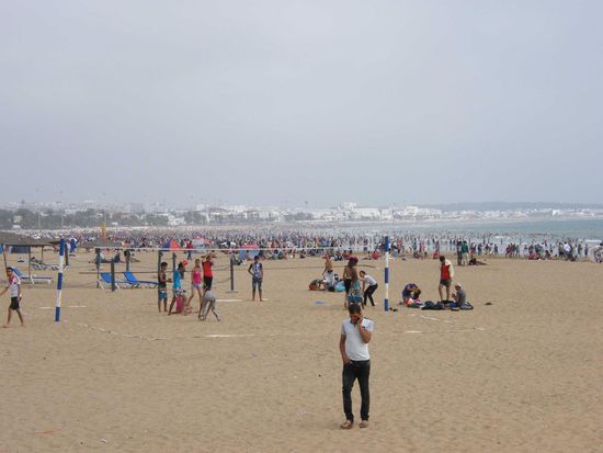 Agadir, ein kleiner, unbedeutender Badeort. Kaum ein Mensch zu sehen ...