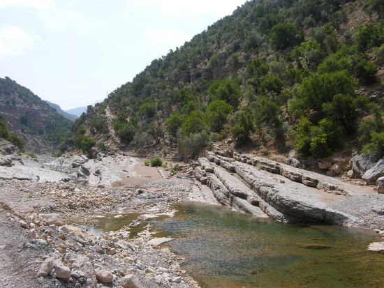 Die Ex Strasse durch das Tal.