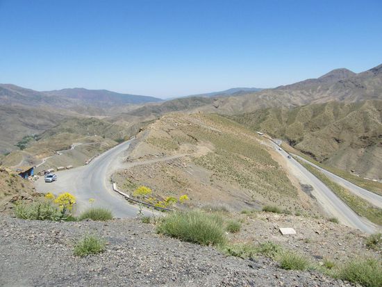 keine 100 Meter gerade aus .... , auf dem Weg zum Tichka ...