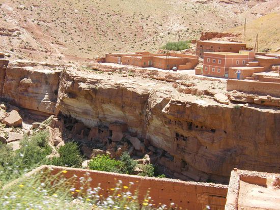 Höhlenwohnungen in einem Canyon ...