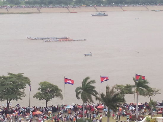 Bootsrennen auf dem Tonle Sap
