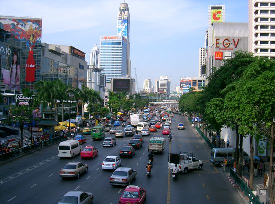Bangkok Innenstadt / von ner Bruecke aus fotgraphiert.
