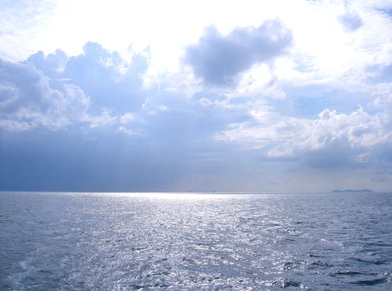 geniales Foto. Diese Sonnenstrahlen durch die Wolken. Wir sind begeistert und koennen nur sagen WOW!!