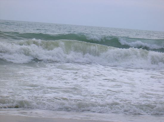 Wellen bis 3 Meter hoch / gar kein Problem. Jedoch haben wir Probleme mit dem rein und wieder rauskommen
