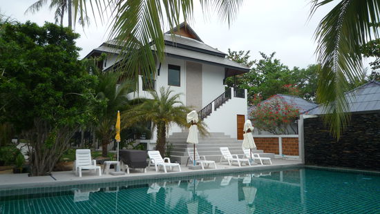 vom Pool nach oben Haupthaus, wo wir gerade wohnen