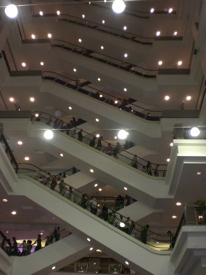 Die Rolltreppen des Einkaufszentrums am Time Square