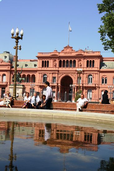 Casa Rosada, der Sitz der Praesidentin, auf dem Balkon stand EVITA