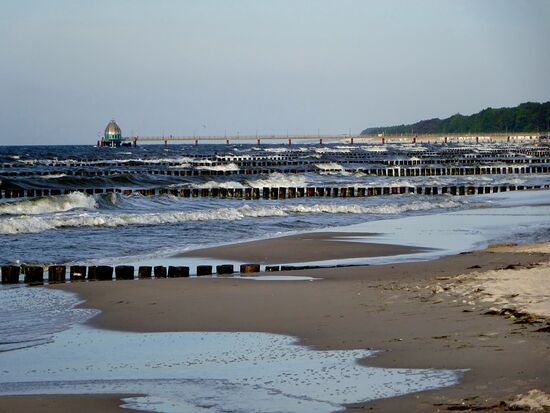 Östlich der Blick zur Seebrücke Zingst