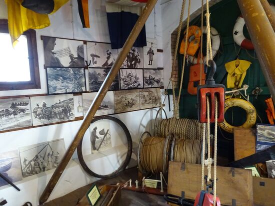 Im Innern eine kleine Ausstellung über die Arbeit der DGzRS aus früheren Zeiten