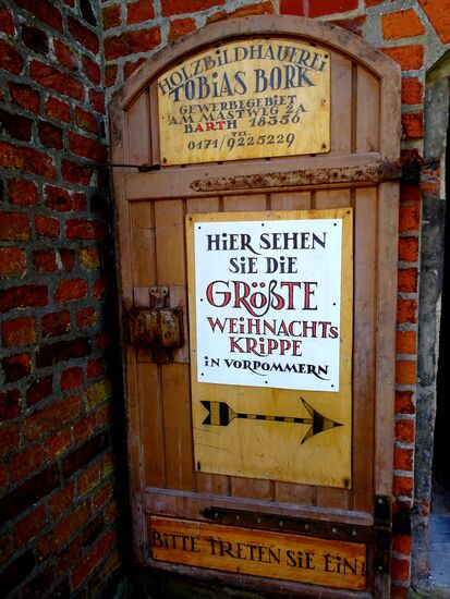 Auch durch eine kleine Seitentür der Kirche anzuschauen...