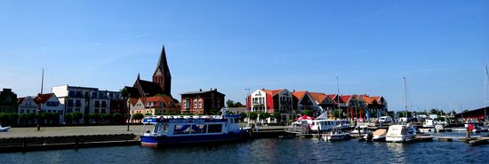 Blick auf den Hafen, wir warten auf die Fähre