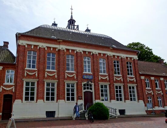 Mennonitenkirche, steht ebenfalls unter Denkmalschutz, erbaut 1662, seit 1795 gehörig zur Mennonitengemeinde