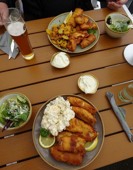 Die üppigen Reste haben wir uns einpacken lassen !!!