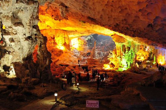 Alles war, manchmal farbig, ausgeleuchtet