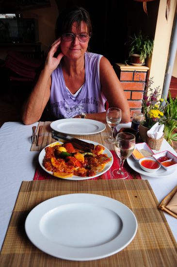 Unser Grillteller mit mariniertem Fisch und Fleisch