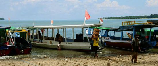 Local-Boote für die Überfahrt