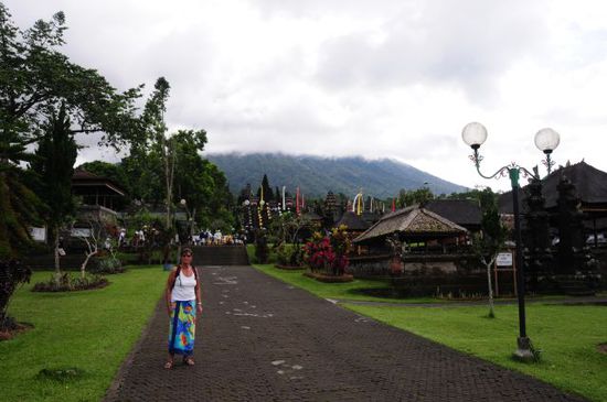 Besakih mit Mt. Agung im Hintergrund