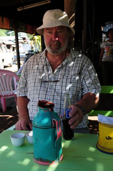 Eine wohlverdiente Rast mit einer "Star-Cola", man beachte die Kanne!!!