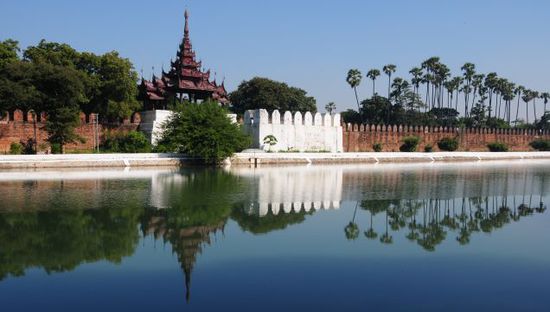 Mandalay-Fort von aussen